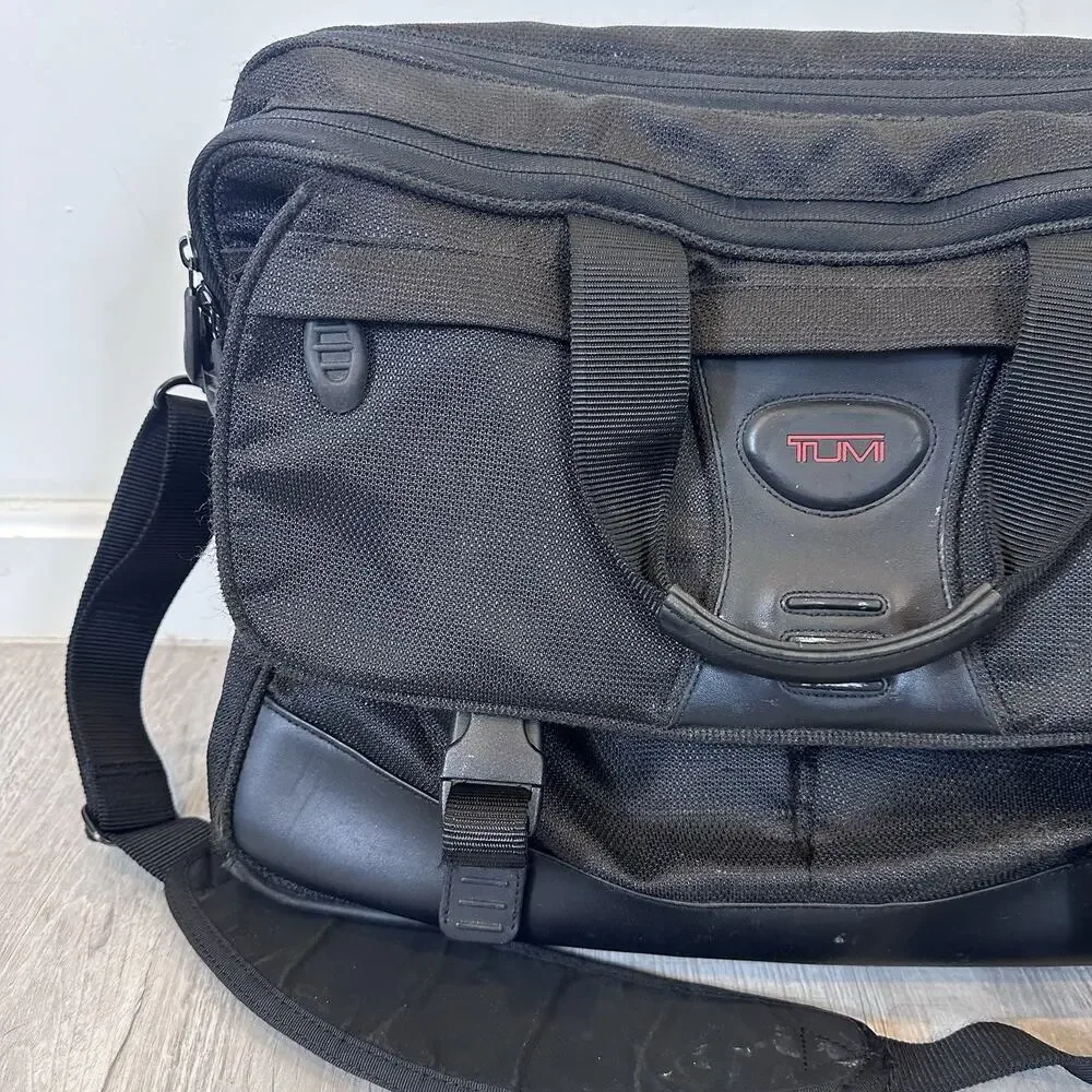Tumi T Tech Expandable Shoulder Laptop Bag Briefcase Ballistic Nylon Black 564c